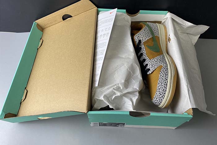 Nike SB Dunk Low “Safari CD2563-002