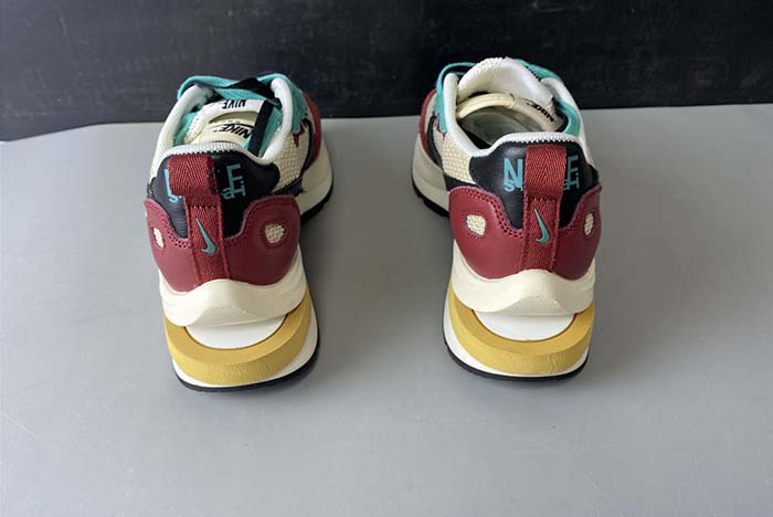 Sacai x Nike Pegasus VaporFly SP CI9928 301