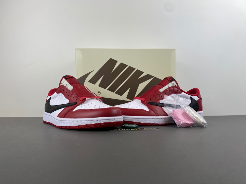 Travis Scott x Air Jordan 1 Low  DM7866-101