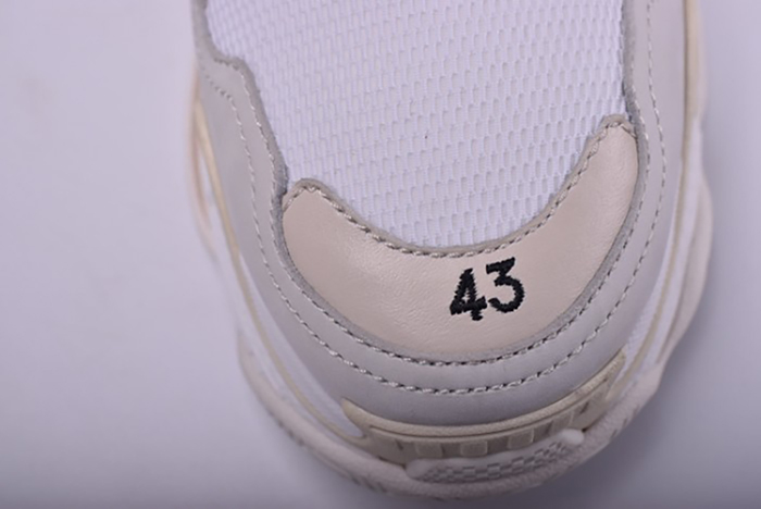 BA17FW TRIPLE S 490671-W06F1-9000