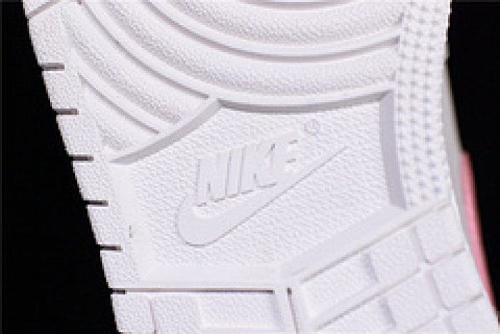 Air  Jordan 1  Mid GG