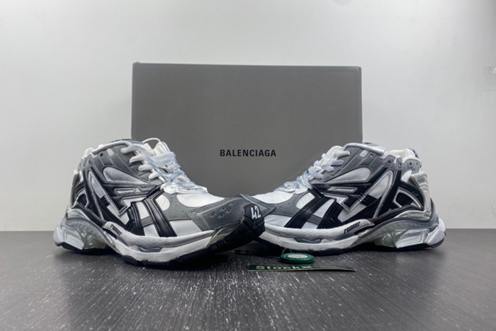 Balenciaga 7.5  677403-W3RB5-9012