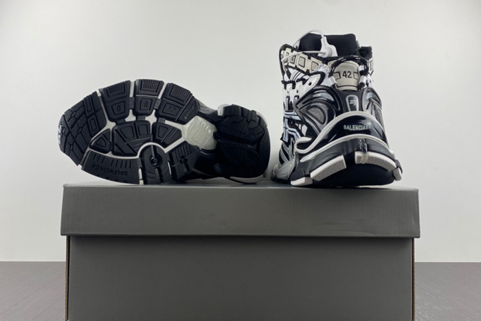 Balenciaga 7.0 Runner High 