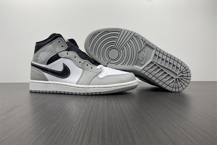 Air Jordan 1 Mid “Light Smoke Grey”  554724-078
