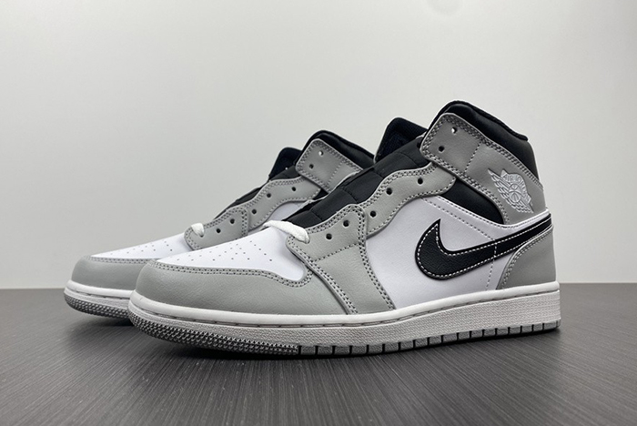 Air Jordan 1 Mid “Light Smoke Grey”  554724-078