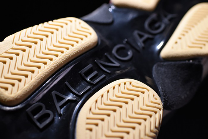 BALENCIAGA TRIPLE S W06E1-1000