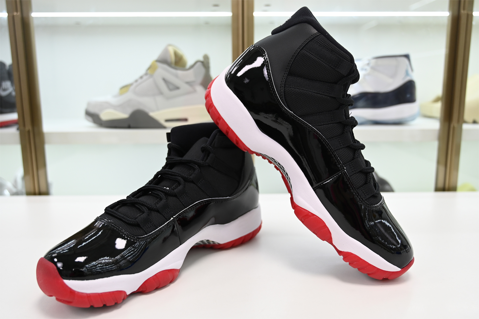 AIR JORDAN 11 BRED 2019 378037-061