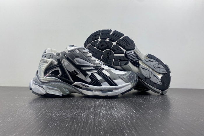 Balenciaga 7.5  677403-W3RB5-9012