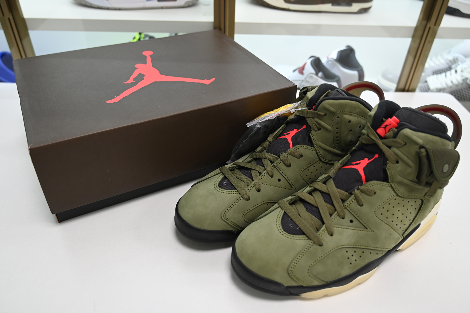 TRAVIS SCOTT AIR JORDAN 6 MEDIUM OLIVE - CN1084-200
