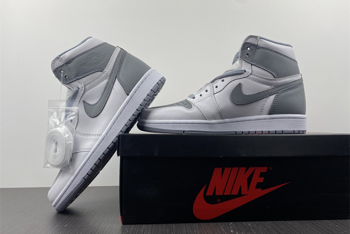 Air Jordan 1 High OG “Stealth”  555088-037