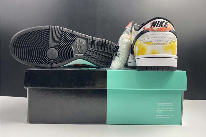 Nike SB Dunk Low“Raygun” BQ6832-101