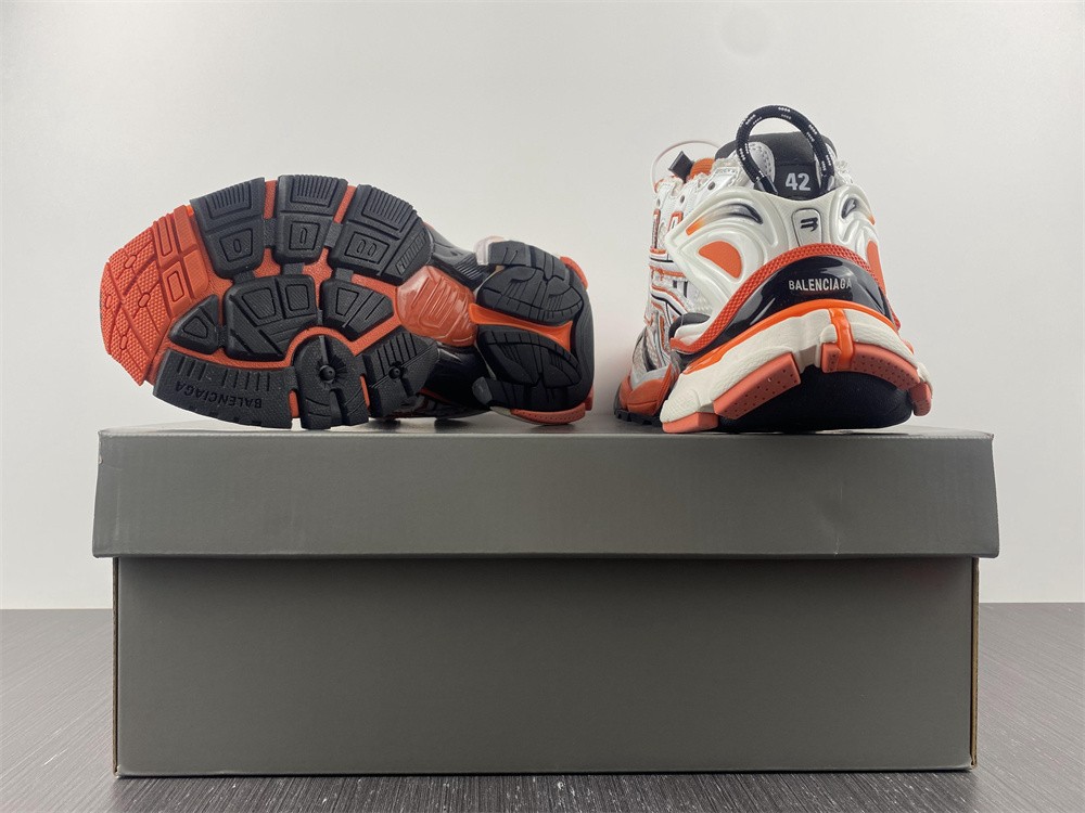 BALENCIAGA -Runner 7.0