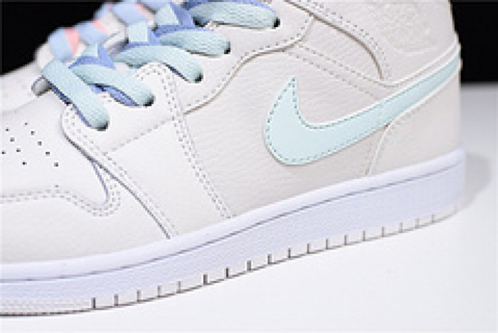 Air  Jordan 1  Mid GG