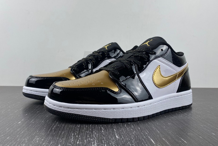 Jordan 1 Low SE Gold Toe (GS) - DR6970-071