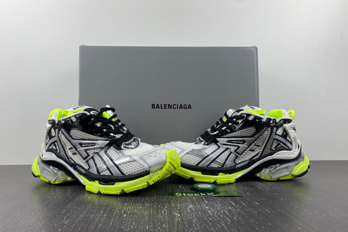 BALENCIAGA -Runner 7.0  Sneaker 