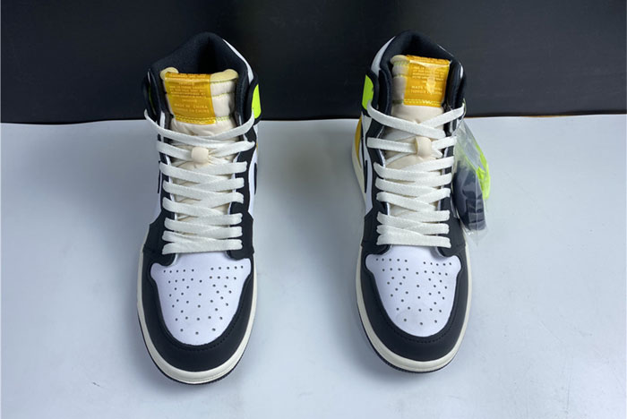 Air Jordan 1 High OG “University Gold" 555088-118