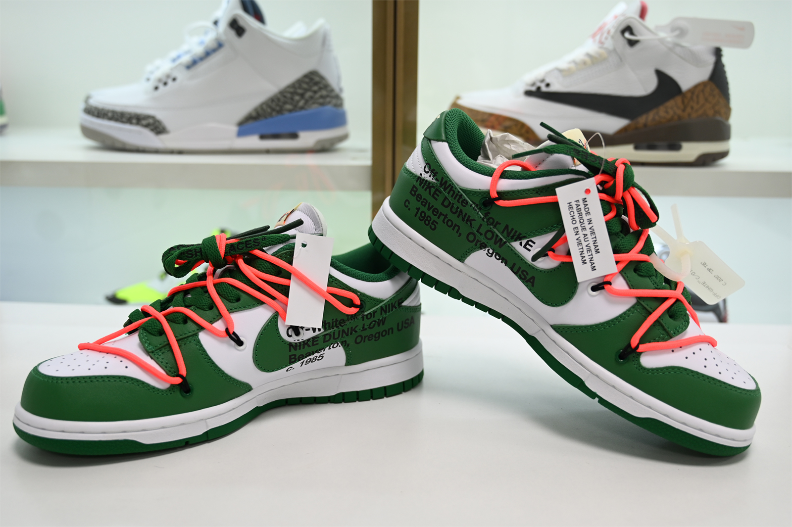Off-White  NIKE DUNK LOW PINE GREEN CT0856-100