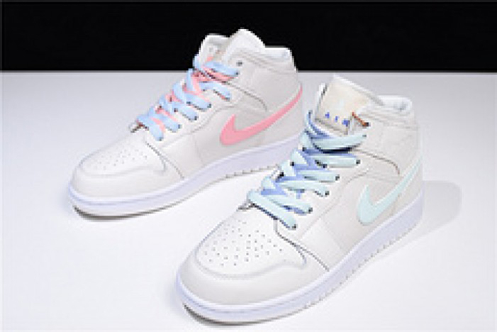 Air  Jordan 1  Mid GG