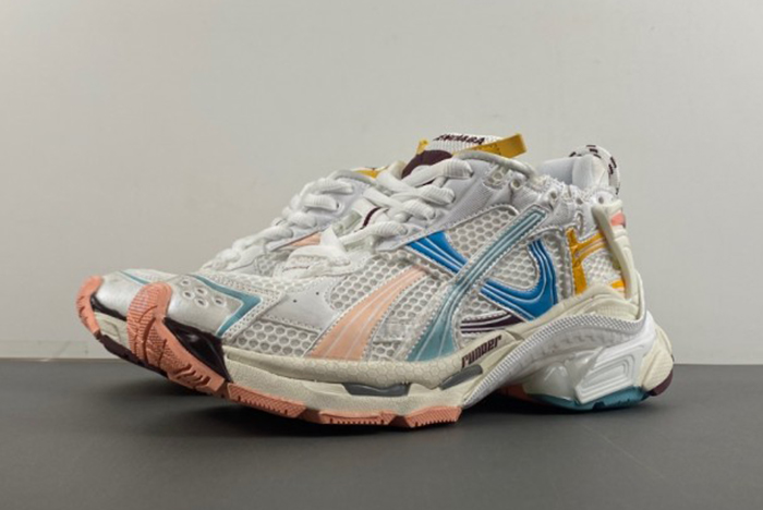 Balenciaga 7.5 Runner Sneakers pink 772774-W3RNY-0326