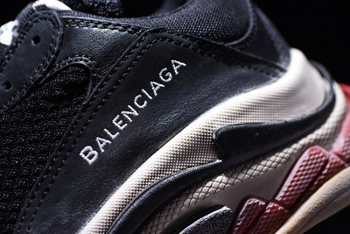 BALENCIAGA TRIPLE S W06E1-1000