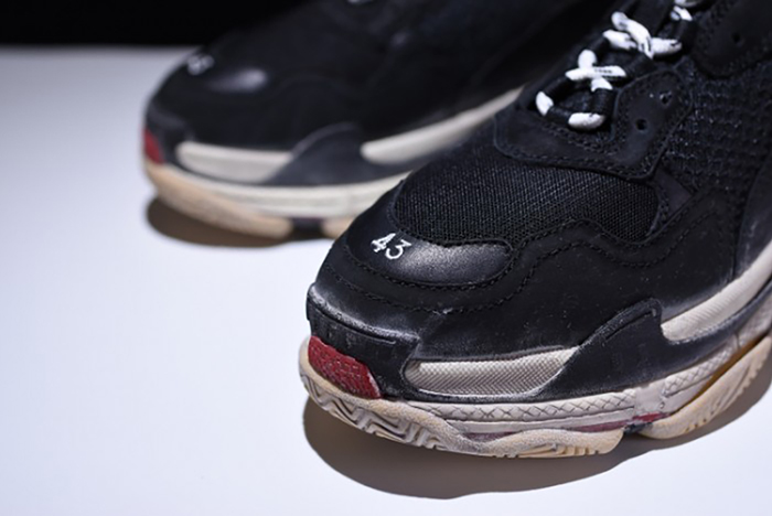 BALENCIAGA TRIPLE S W06E1-1000