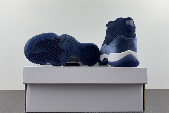 Jordan 11 Retro Midnight Navy  AR0715-441