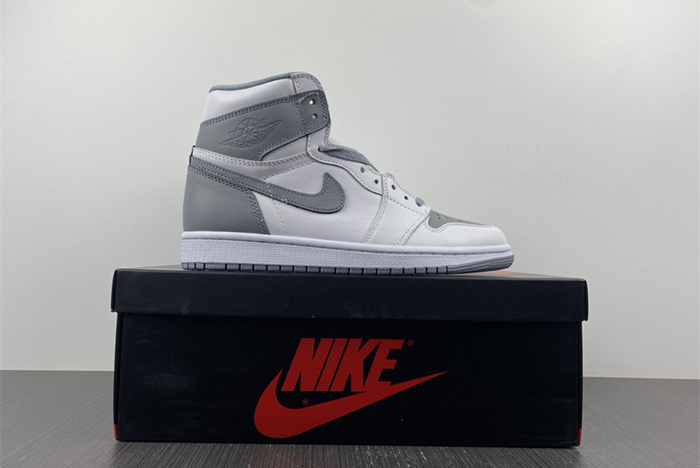 Air Jordan 1 High OG “Stealth”  555088-037