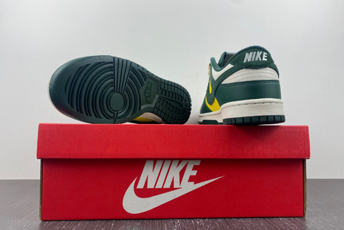 Nike Dunk Low SE Noble Green (W) FD0350-133
