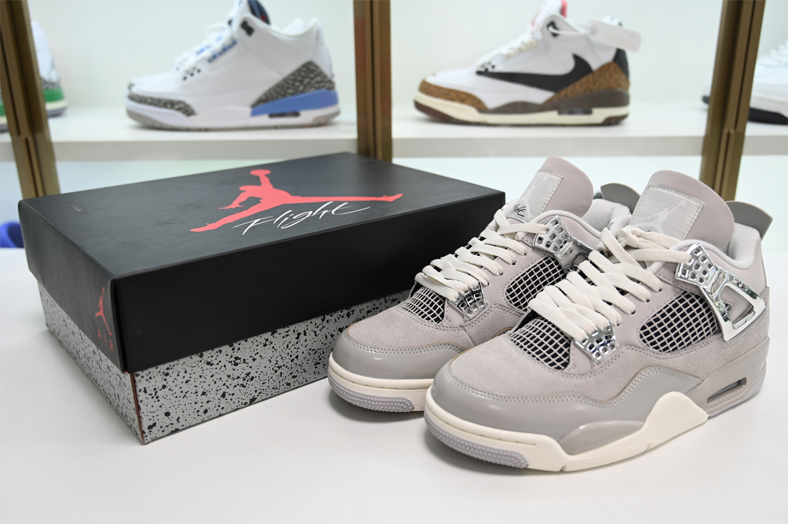 Air Jordan 4 Womens Frozen Moments AQ9129-001