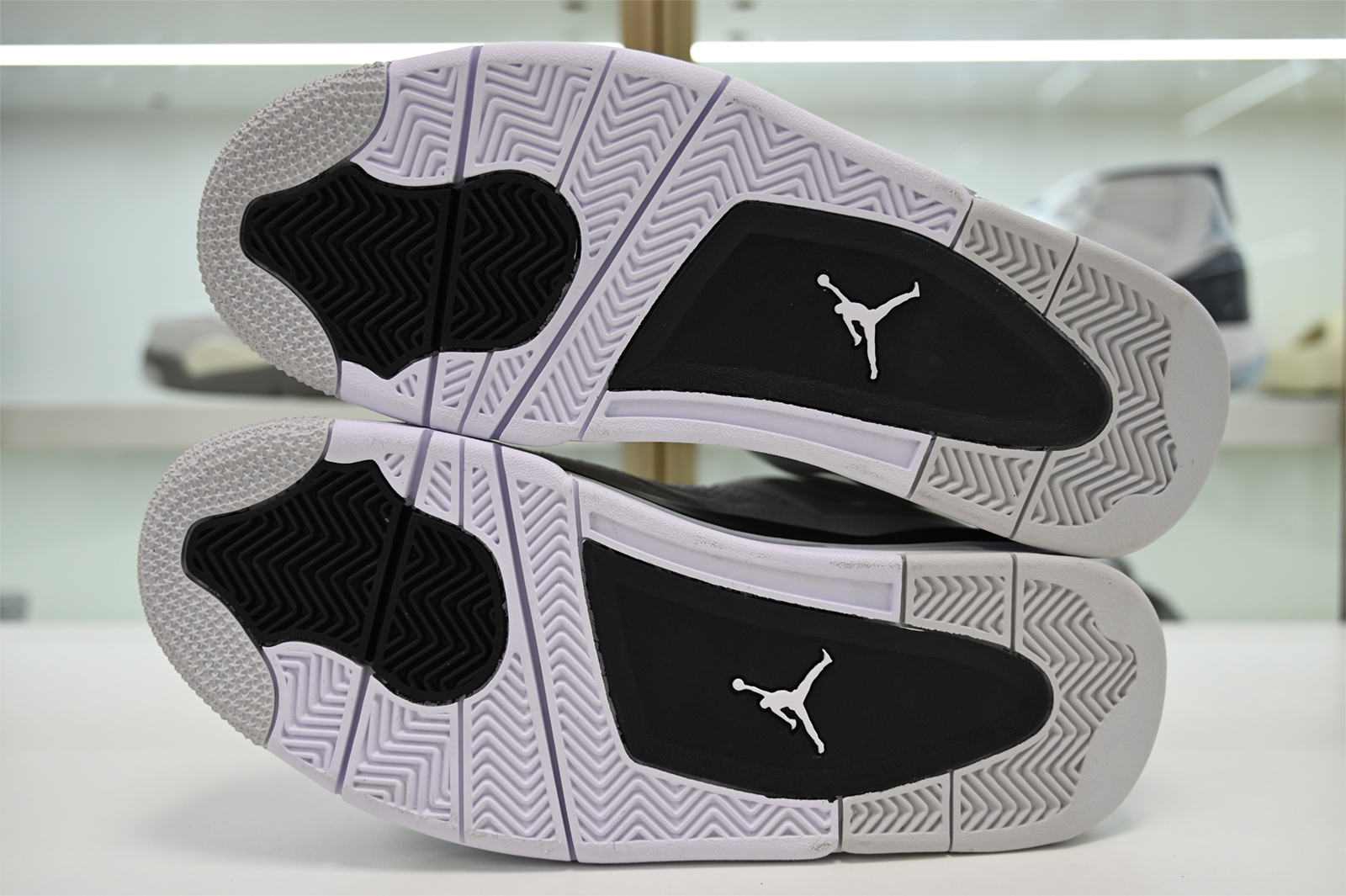 Jordan 4 Retro Military Black - DH6927-111