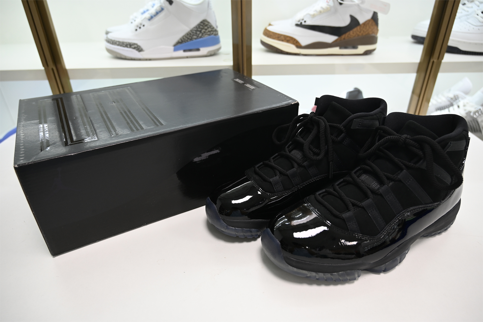 Air Jordan 11 “Cap and Gown” black  378037-005