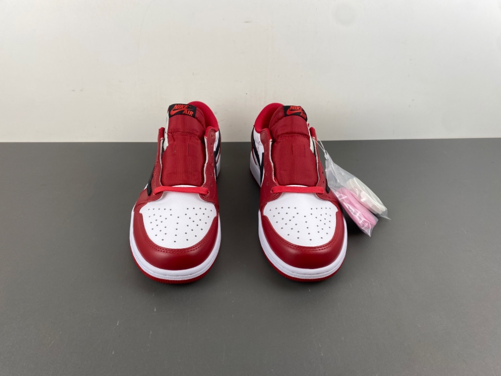 Travis Scott x Air Jordan 1 Low  DM7866-101