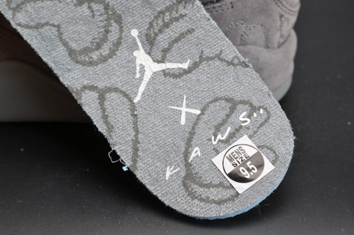 KAWS x Air Jordan 4