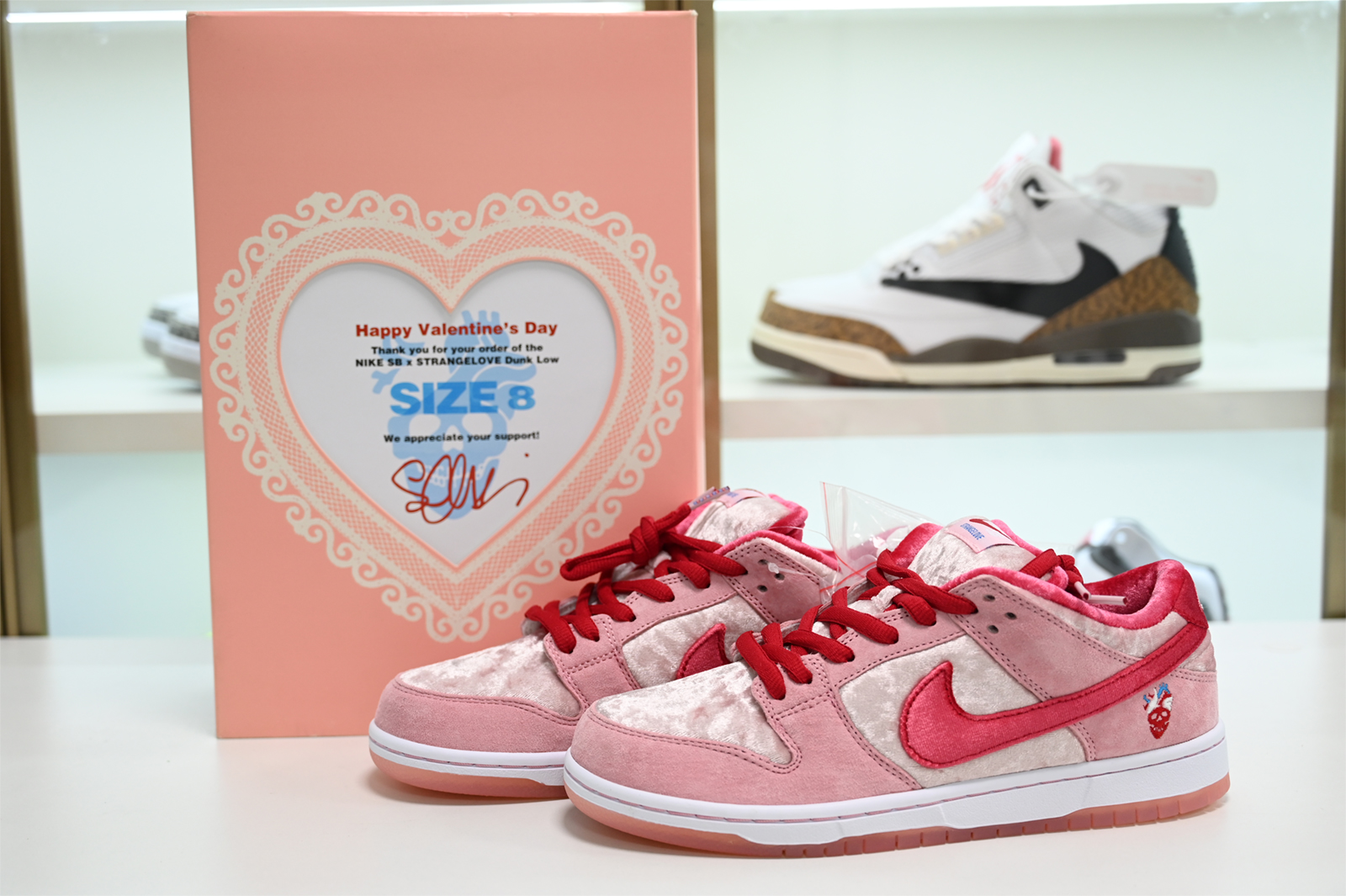Nike SB Dunk Low x StrangeLove  Valentine's Day  CT2552-800