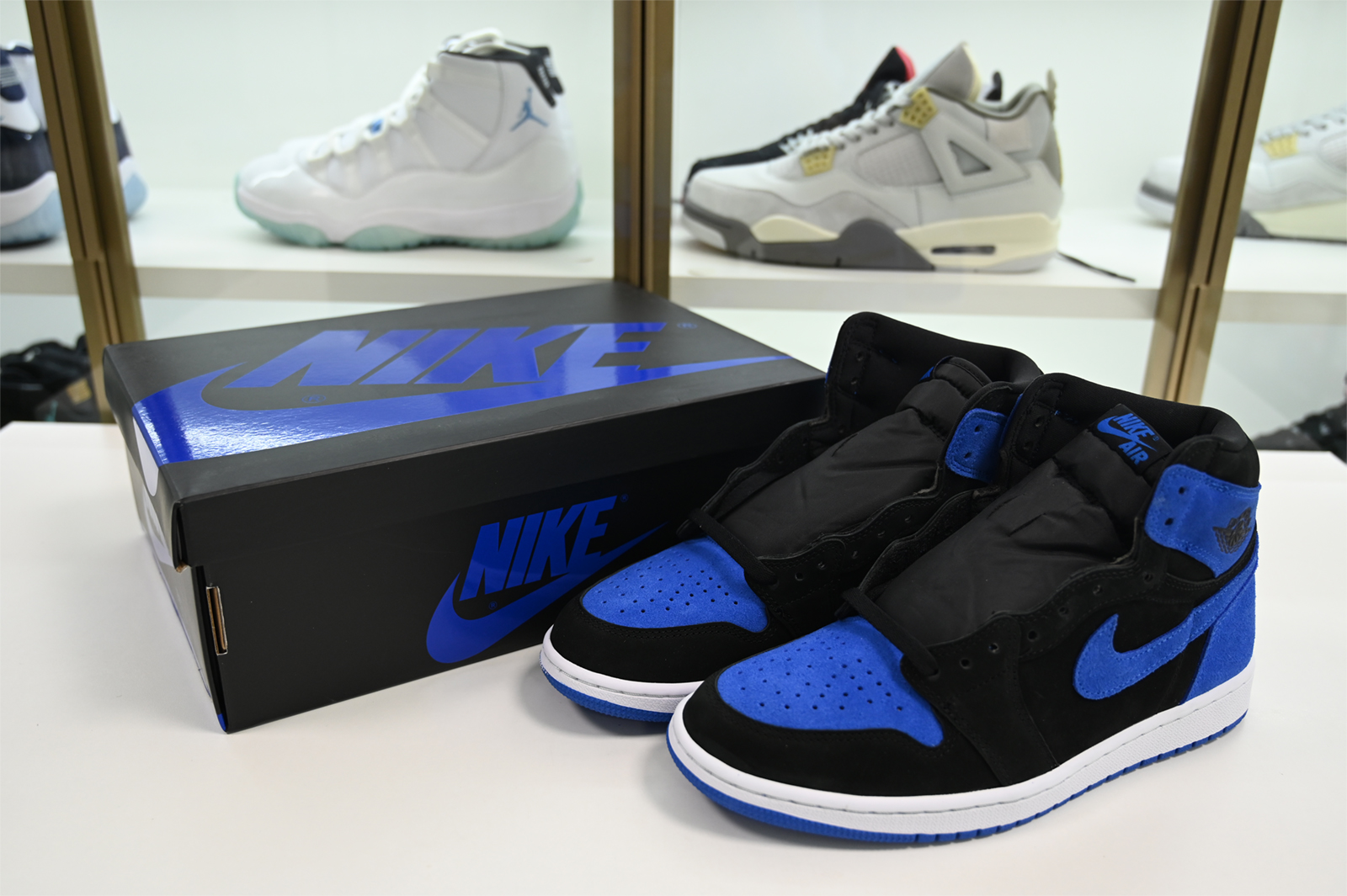 Air Jordan 1 Royal Suede DZ5485-042