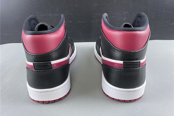 Jordan 1 Mid bred toe 554724-066