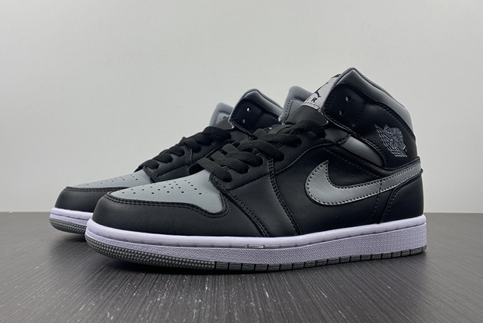 Air Jordan 1 Mid AJ1
