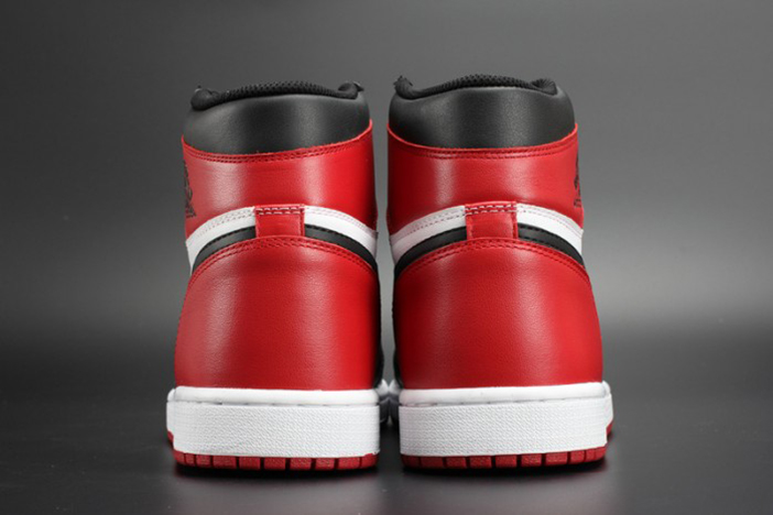 AIR JORDAN 1 High OG "Black Toe" white/ black-varsity red mens 555088-125