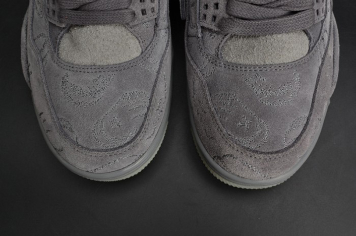 KAWS x Air Jordan 4