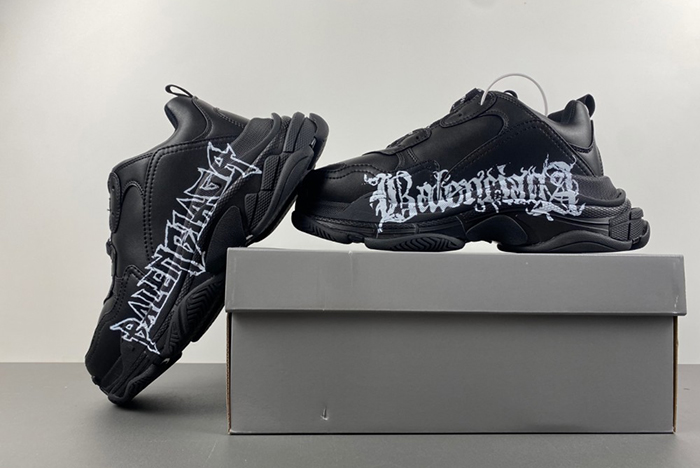 BALENCIAGA CREAM ‘TRIPLES’ SNEAKERS black 536737 W2FAY 9017