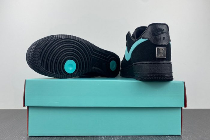Tiffany & Co. x Nike Air Force 1 Low  DZ1382-001