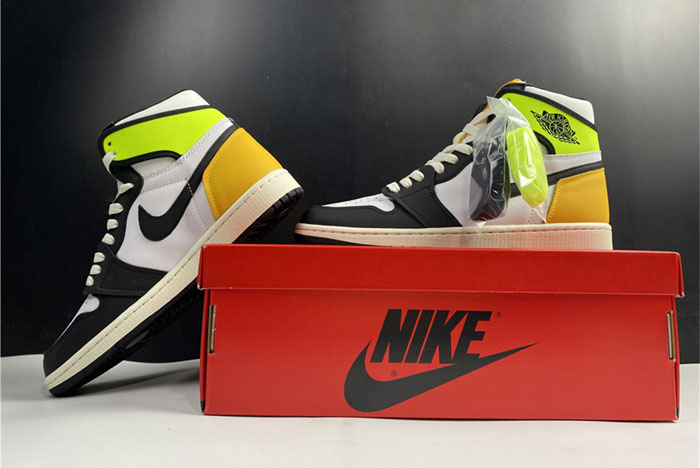 Air Jordan 1 High OG “University Gold" 555088-118