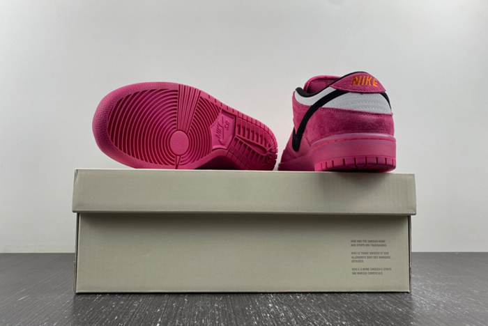 The Powerpuff Girls x Nike SB Dunk Low 