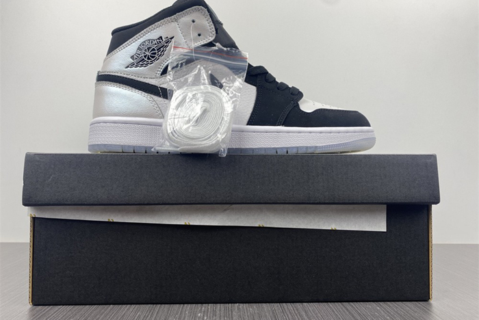 Air Jordan 1 Mid “Diamond Shorts   DH6933-100