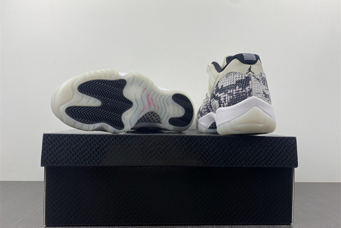 Air Jordan 11 Low "Snakeskin" CD6846-002