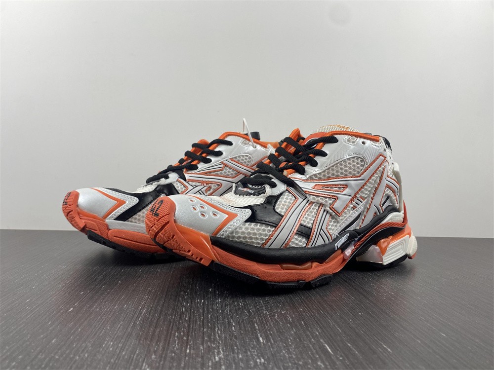 BALENCIAGA -Runner 7.0