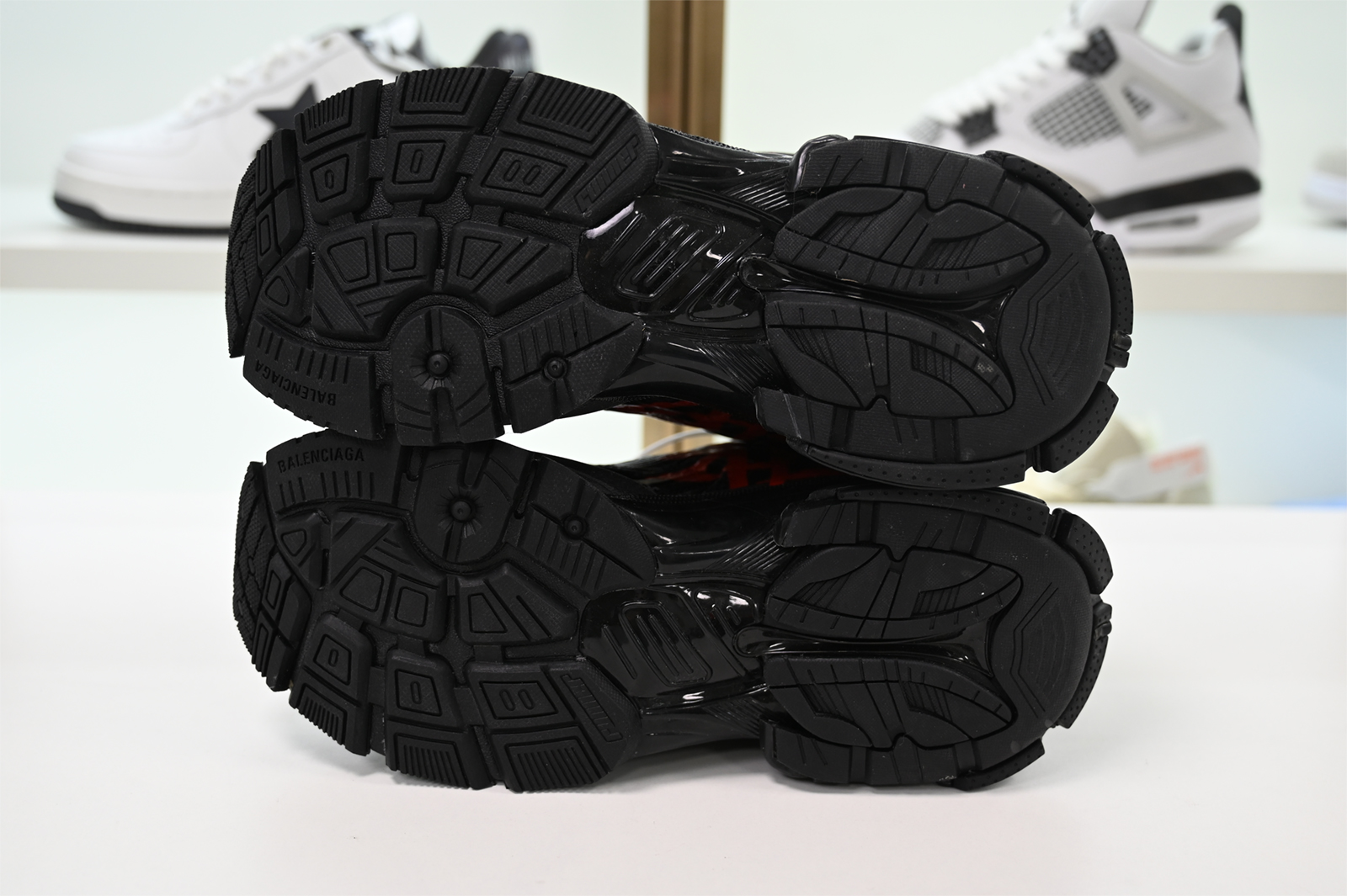 BALENCIAGA -Runner 7.0  677403 W3RB1 0102