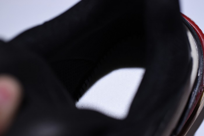 BALENCIAGA TRIPLE S W06E1-1000