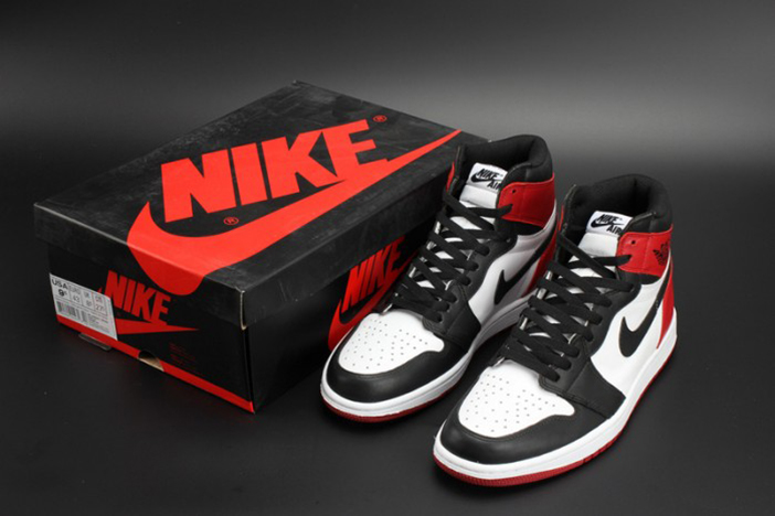 AIR JORDAN 1 High OG "Black Toe" white/ black-varsity red mens 555088-125