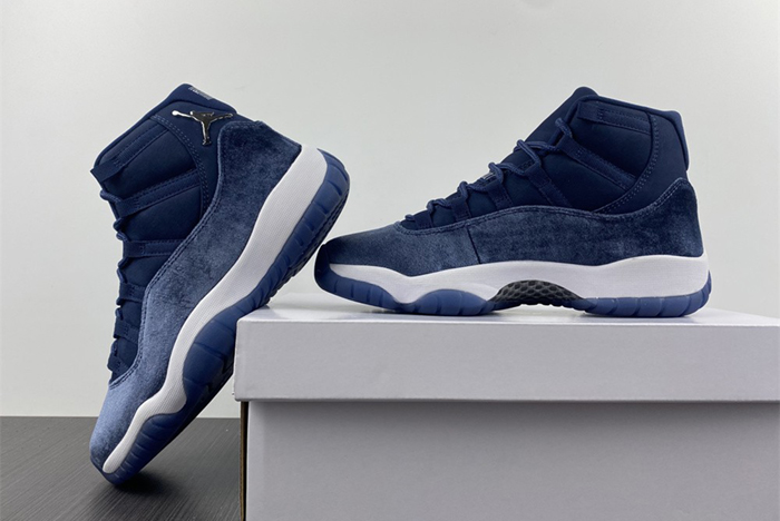 Jordan 11 Retro Midnight Navy  AR0715-441